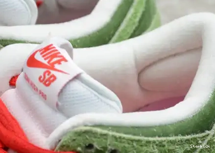 Dunk CW7093-601 Nike low"strawberry cough" SB 0606